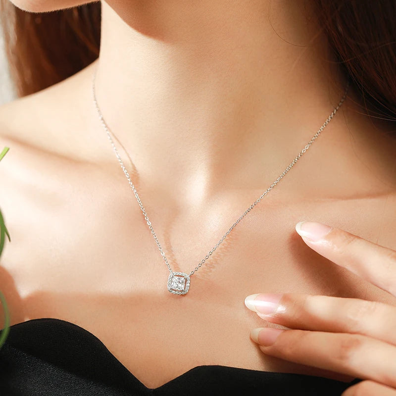 Lumière Solitaire Necklace